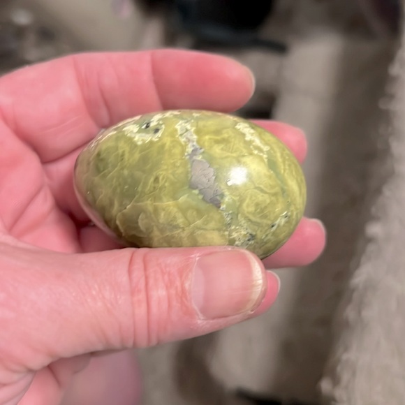 AFRICAN HAND PAINTED DECORATIVE GREEN MARBLE w/SILVER STONE EGG FROM KENYA 🇰🇪 - Picture 4 of 8